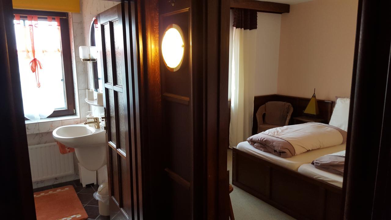 Landhotel Zum Doppeldecker Kirchen  Екстериор снимка