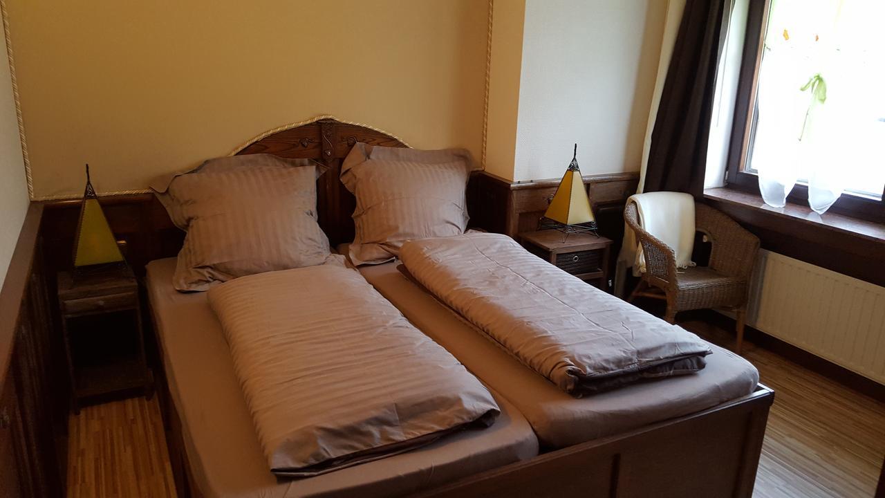 Landhotel Zum Doppeldecker Kirchen  Екстериор снимка